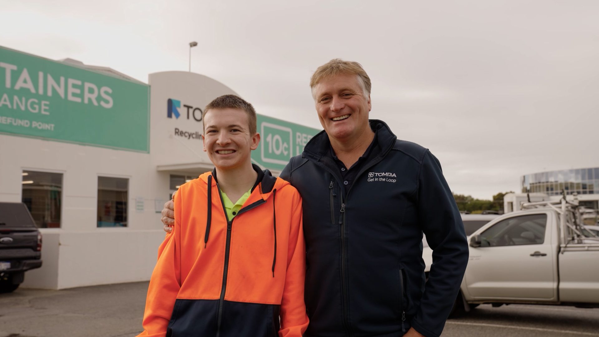 Good Sammy employee, Xavier, and TOMRA WA General Manager, Stephen in front of the TOMRA Recycling Centre
